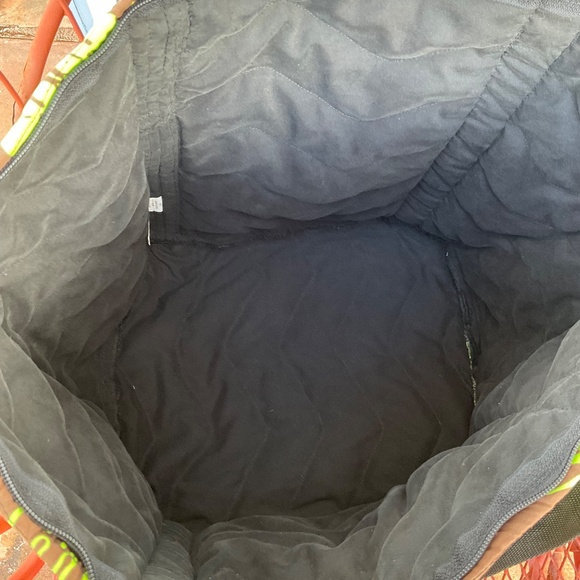 Lovely Lrg Hawaiian Quilted Zippered Tote Bag - Picture 5 of 6